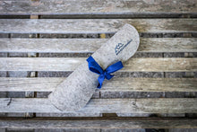 Lade das Bild in den Galerie-Viewer, Sitzkissen mit blauem Band