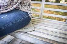 Lade das Bild in den Galerie-Viewer, Sitzkissen mit blauem Bad Reichenhall Logo