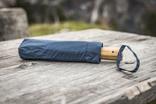 Lade das Bild in den Galerie-Viewer, Handlicher Regenschirm für die Tasche geeignet