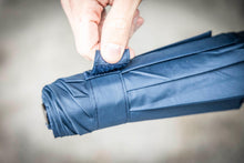 Lade das Bild in den Galerie-Viewer, Regenschirm im Taschenformat